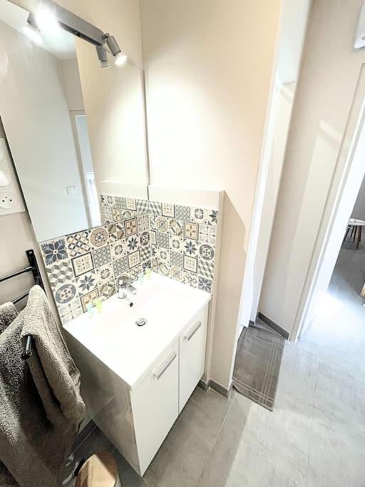 Studio Bien Equipe A 2 Pas De La Gare Béziers Exteriér fotografie